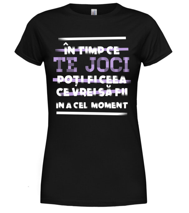 model  pe tricou