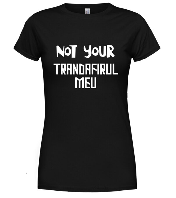  model  pe tricou
