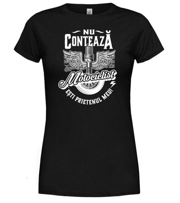  model  pe tricou