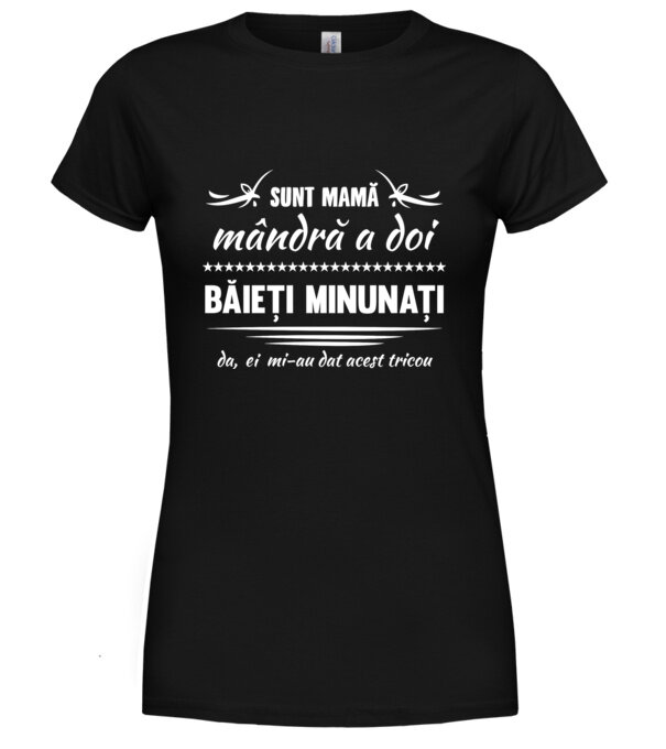  model  pe tricou