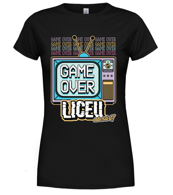  model  pe tricou