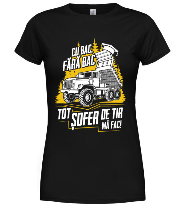  model  pe tricou
