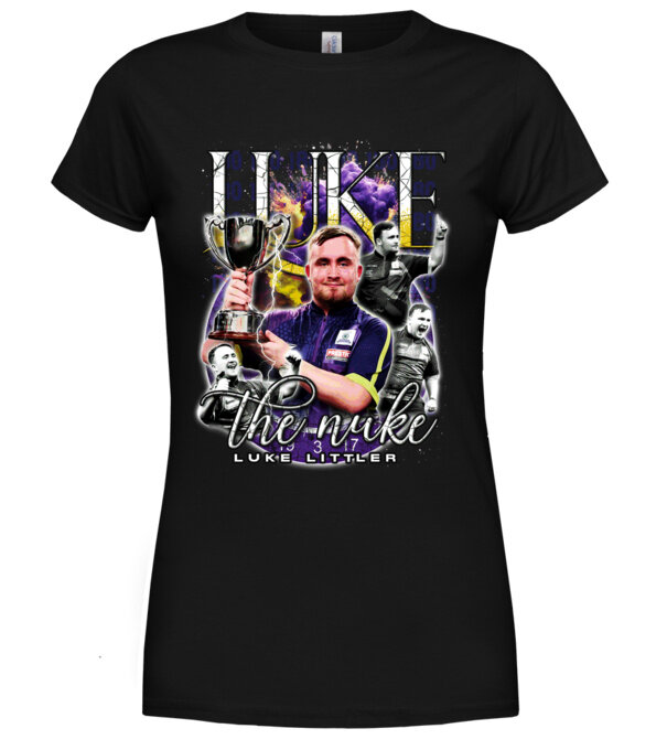  model  pe tricou