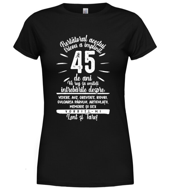  model  pe tricou