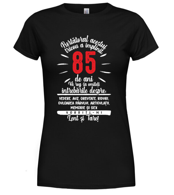  model  pe tricou