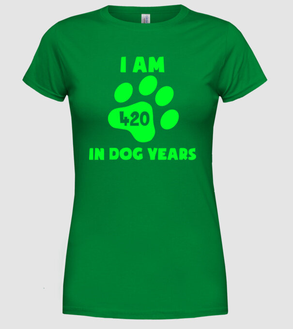 Dog Year - 420 model verde pe tricou