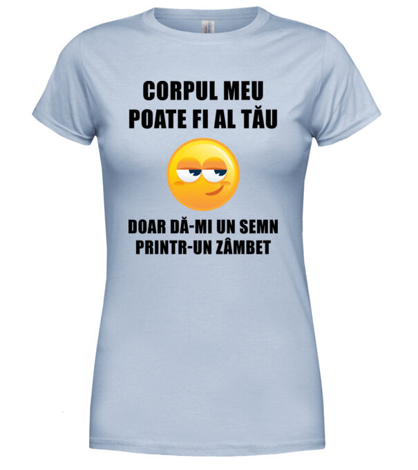  model  pe tricou