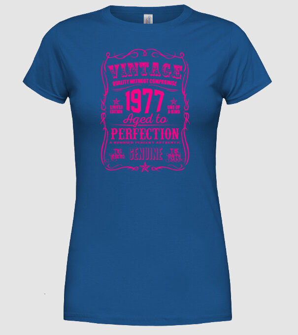 Vintage Perfection - 1977 model albastru regal pe tricou