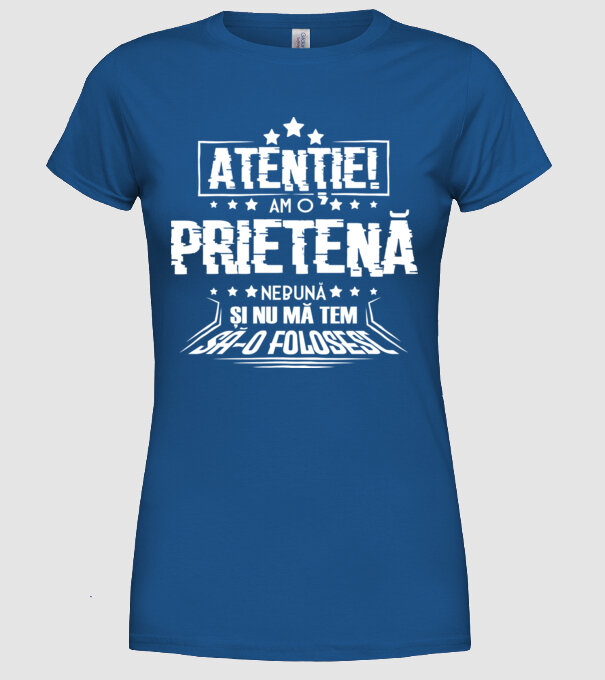 Atenție! Am o prietenă nebună și nu mă tem s-o folosesc. model albastru regal pe tricou