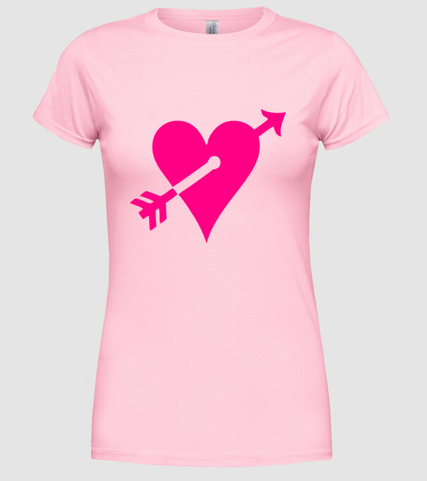 inimă model roz deschis pe tricou