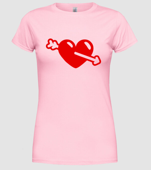 inimă cu săgeată model roz deschis pe tricou