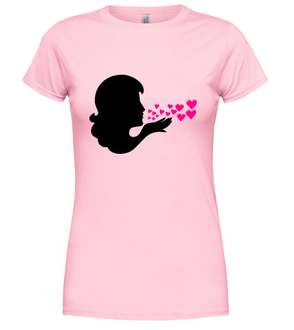  model  pe tricou