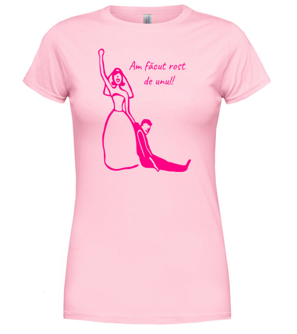  model  pe tricou