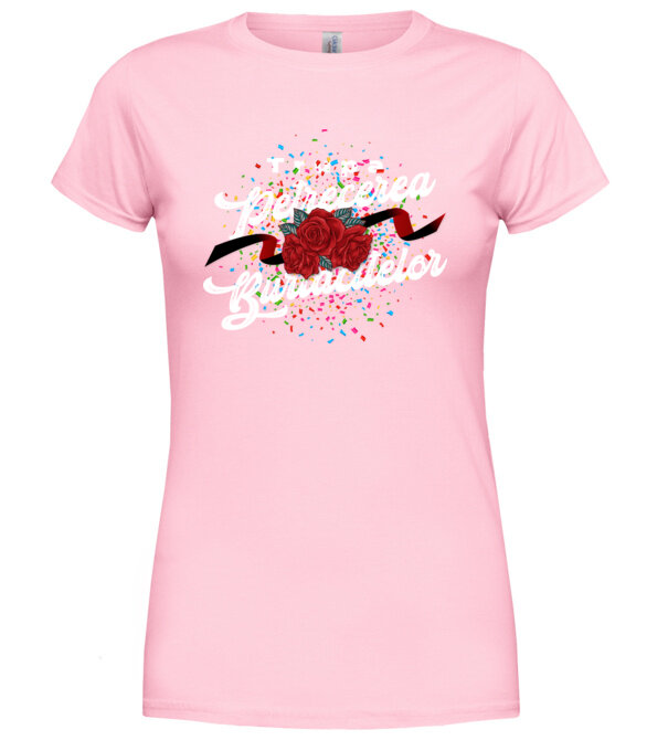  model  pe tricou