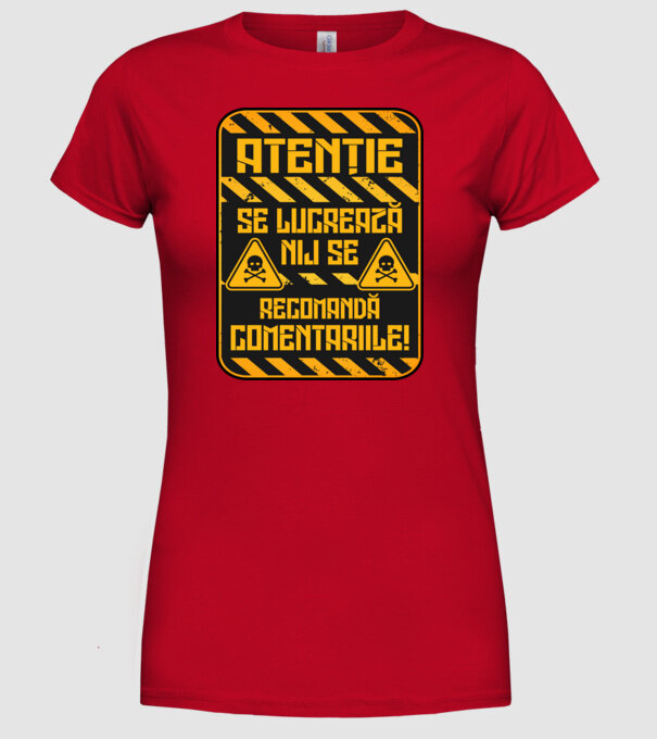 Nu se recomandă comentariile D9233657 model roșu pe tricou