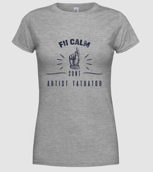 Fii calm, sunt artist tatuator model gri pe tricou
