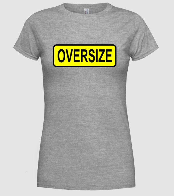 Oversize model gri pe tricou