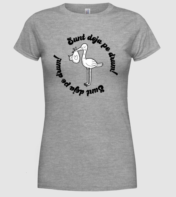 Sunt deja pe drum model gri pe tricou