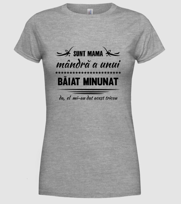 Sunt mama mândră a unui băiat minunat - da, el mi-a dat acest tricou model gri pe tricou