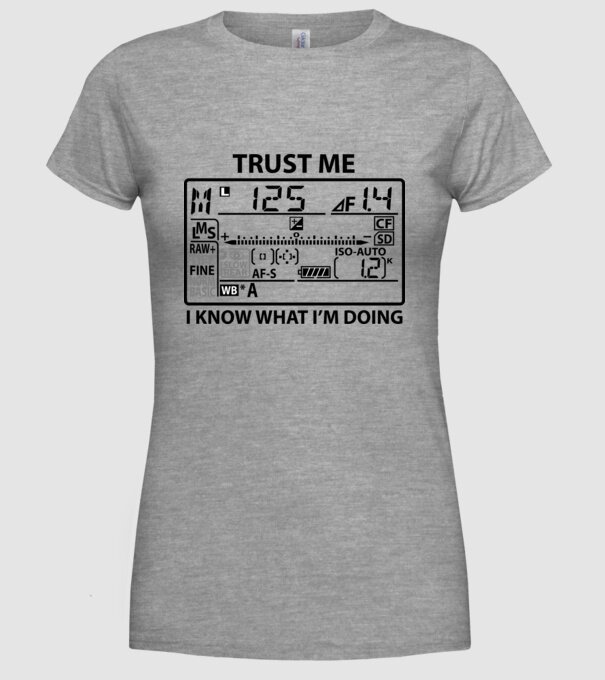 Trust me i'm a photographer model gri pe tricou