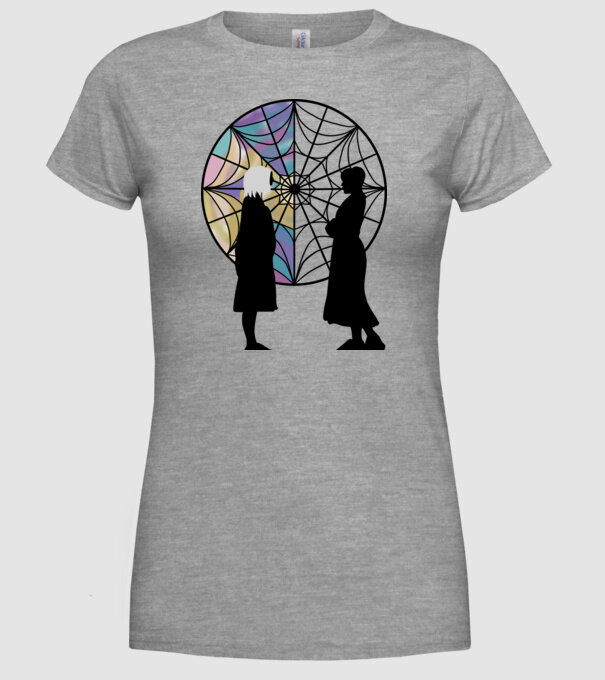 Wednesday and Enid model gri pe tricou