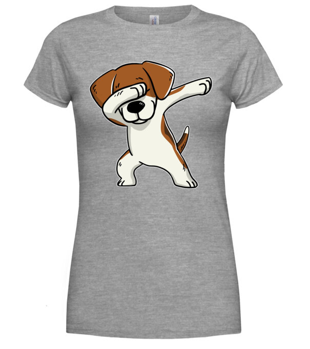 model  pe tricou