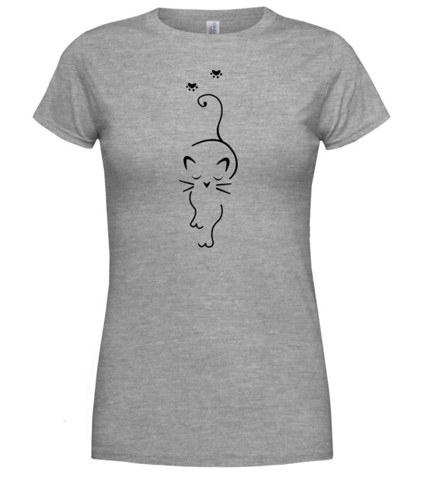  model  pe tricou