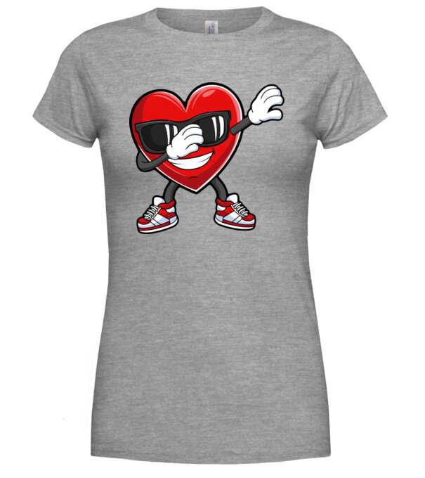 model  pe tricou