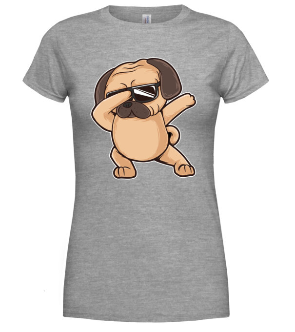  model  pe tricou