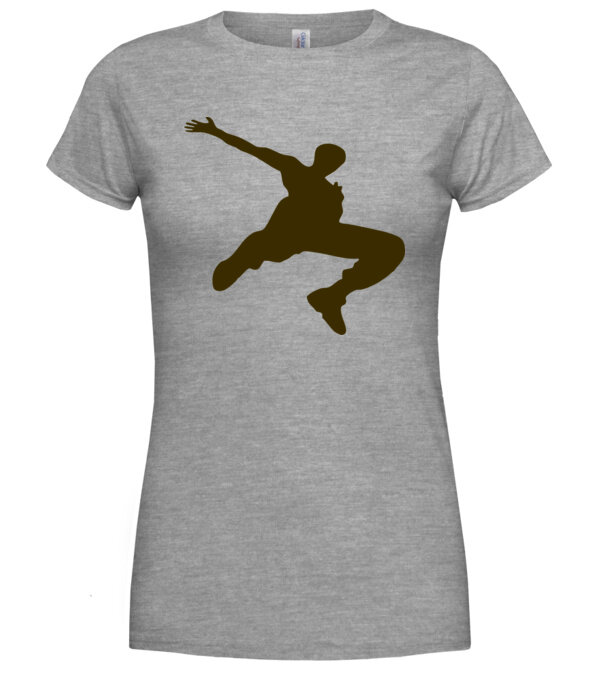  model  pe tricou