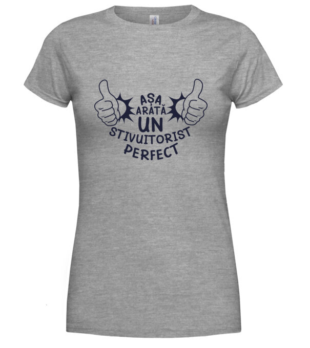  model  pe tricou