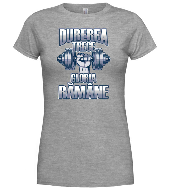  model  pe tricou