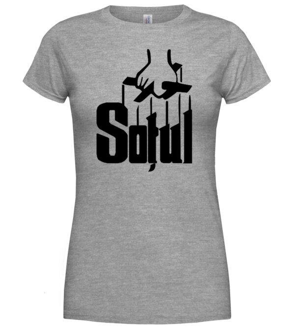  model  pe tricou