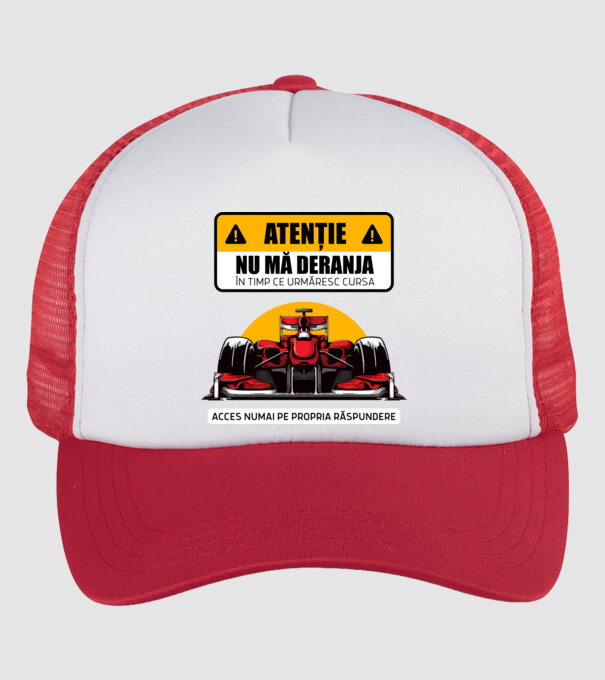 Atenție model alb/roșu pe tricou