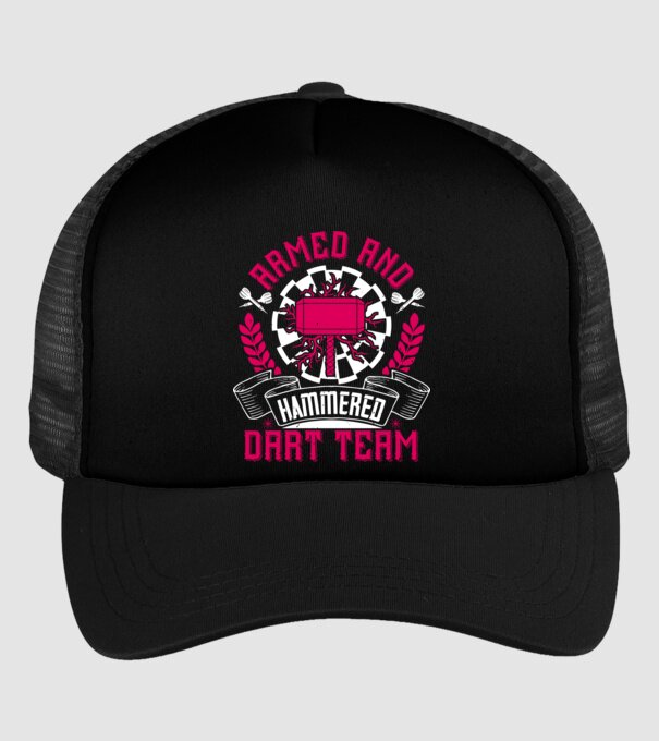 Armed and Hammered dart team model negru pe tricou