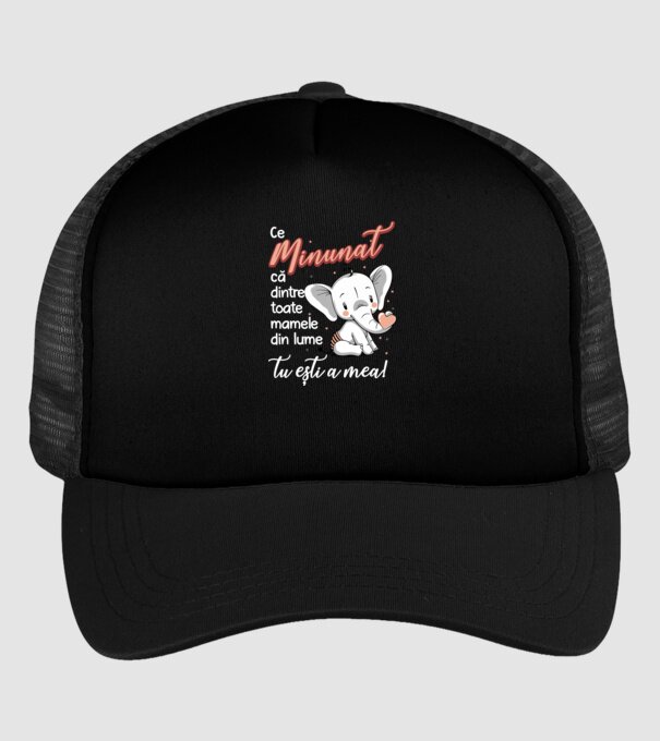 Ce minunat că dintre toate mamele din lume, tu ești a mea! model negru pe tricou