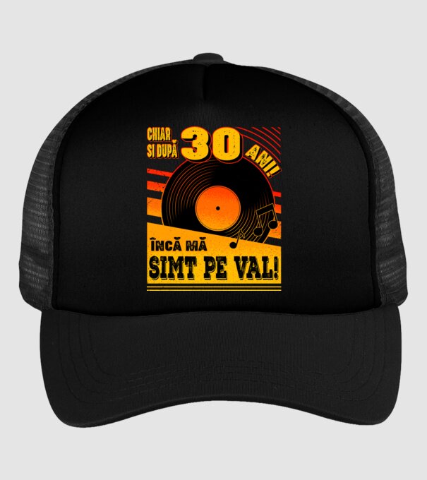Încă mă simt pe val! 30 model negru pe tricou