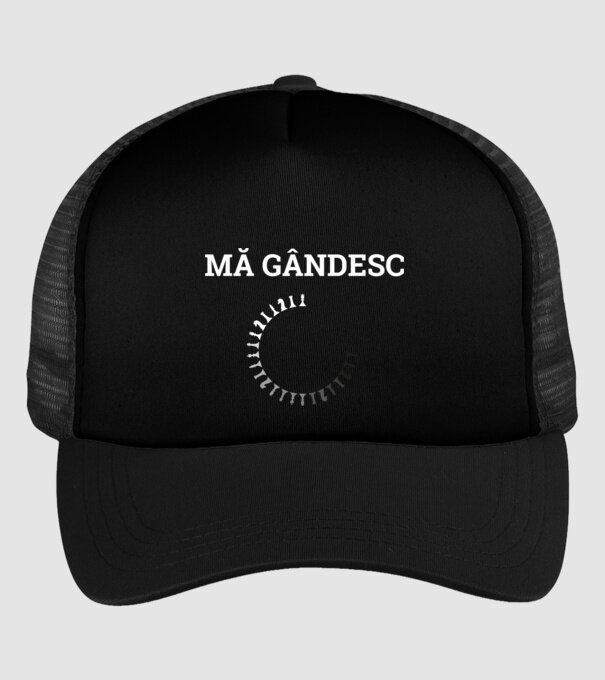 Mă gândesc model negru pe tricou