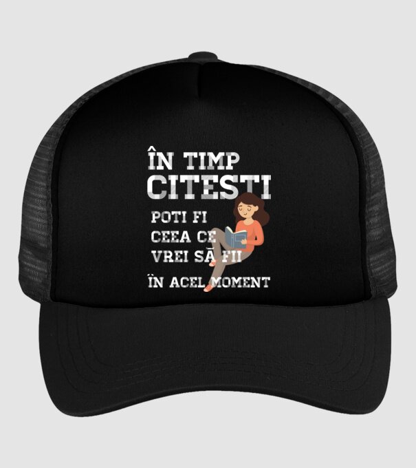 în timp ce citești poți fi ceea ce vrei să fii - în acel moment model negru pe tricou