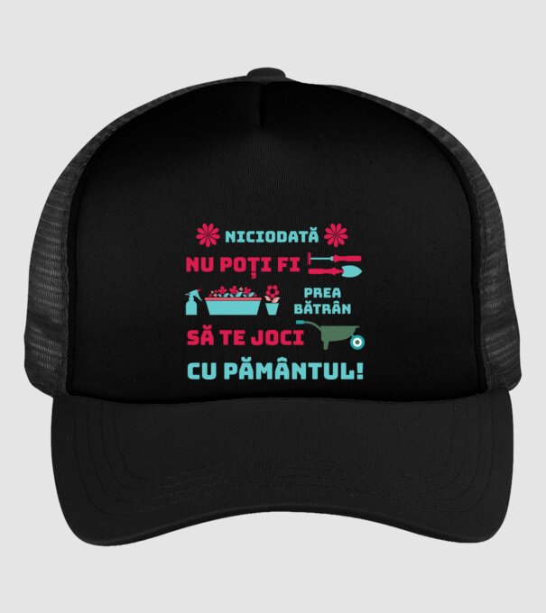 niciodată nu poți fi prea bătrân să te joci cu pământul  model negru pe tricou