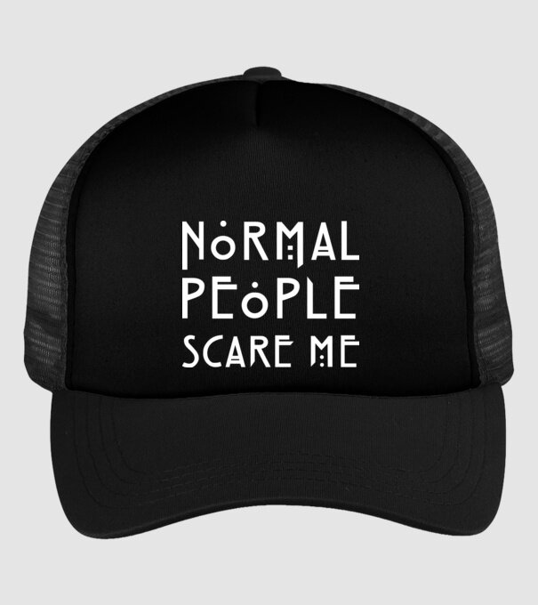 Normal people scare me model negru pe tricou