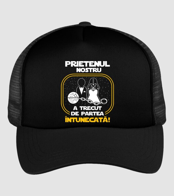 Prietenul nostru a trecut de partea întunecată model negru pe tricou