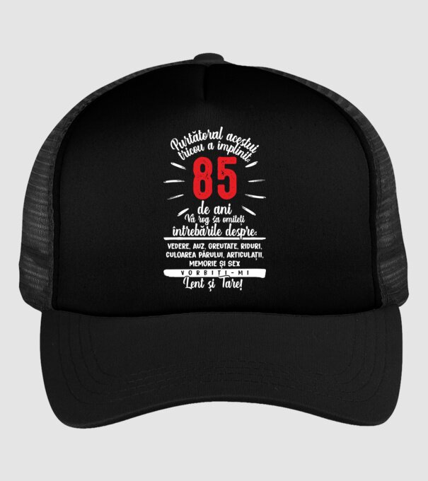 Purtătorul acestui tricou a împlinit: 85 de ani model negru pe tricou