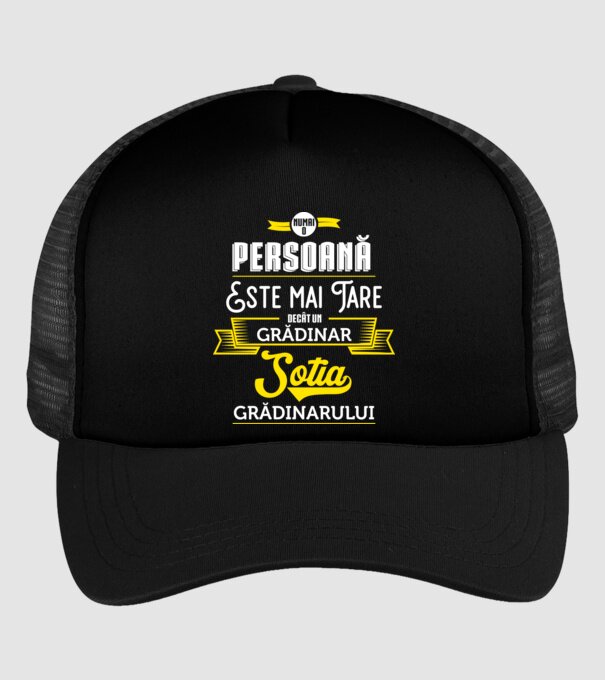 numai o persoană este mai tare decât un grădinar, soția grădinarului model negru pe tricou