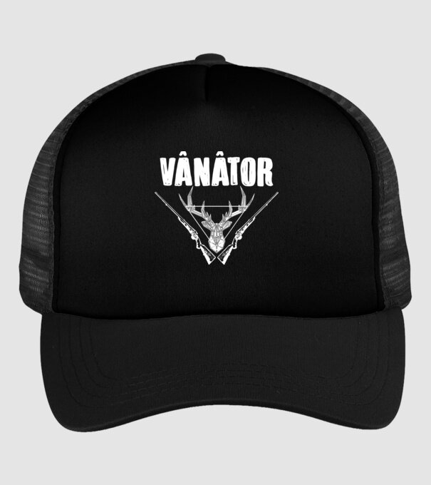 vânător model negru pe tricou