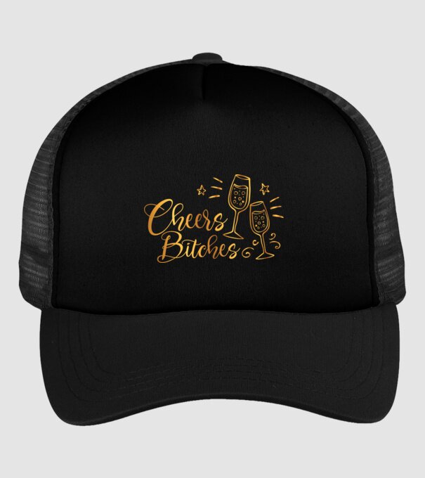 Cheers Bitches model negru pe tricou