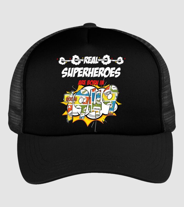 real superheroes are born in 1949 model negru pe tricou