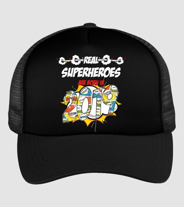 real superheroes are born in 2019 model negru pe tricou