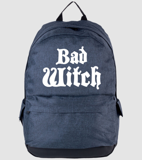 Bad Witch tricou cuplu model albastru jeanși pe tricou
