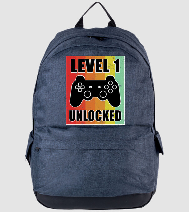 level 1 unlocked retro gamer model albastru jeanși pe tricou